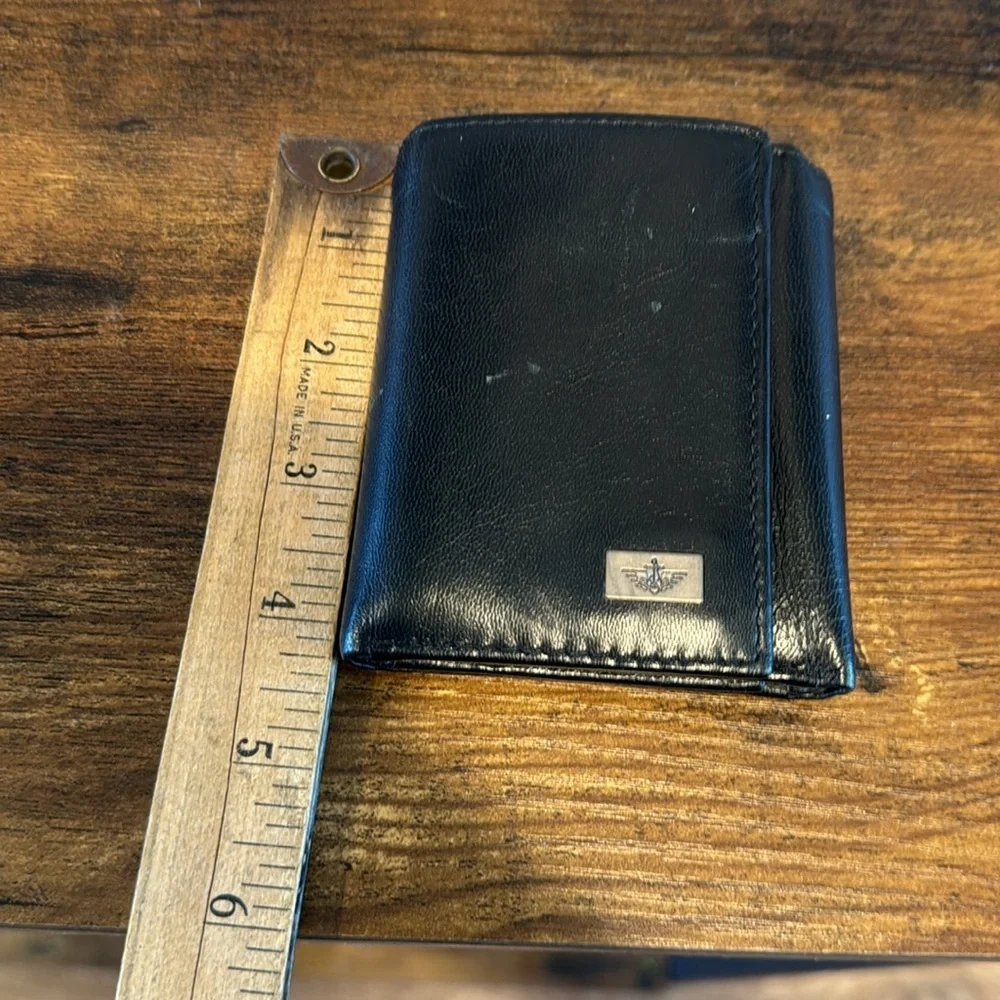 Men’s Docker’s Leather Wallet- black broken in light weight